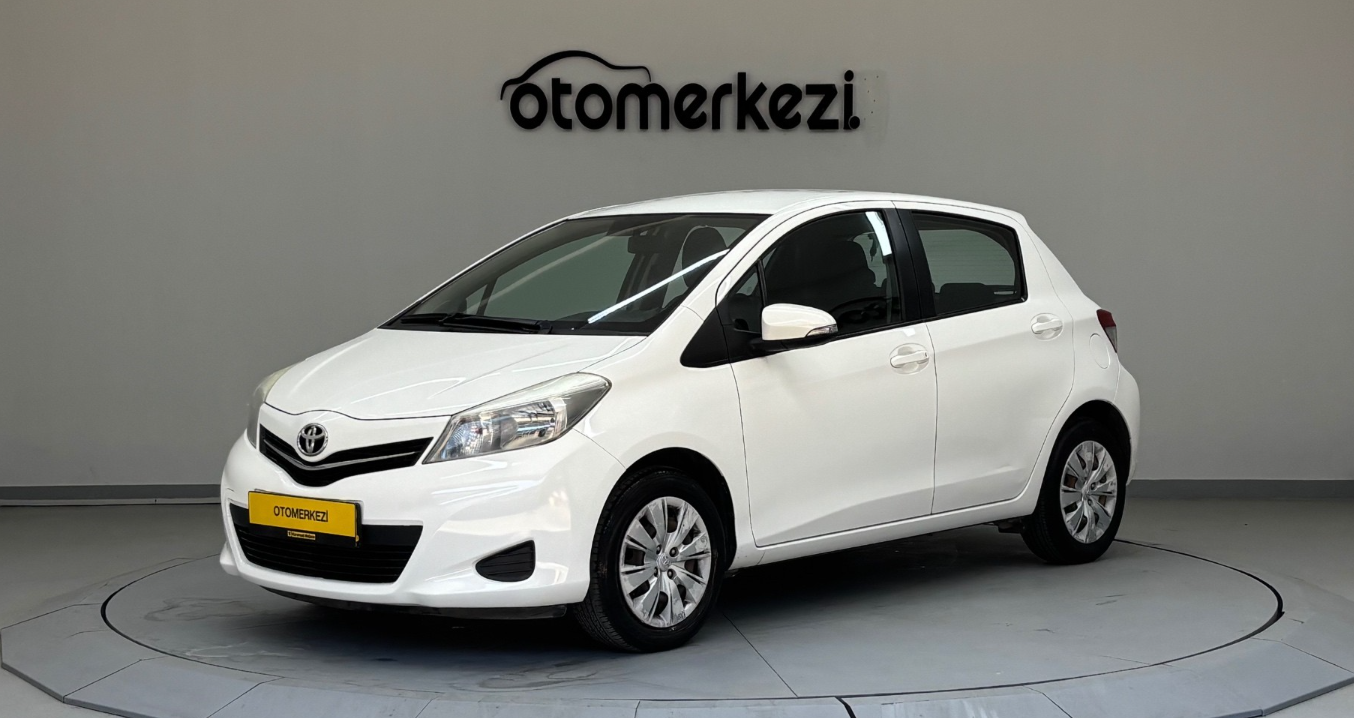 TOYOTA YARIS 1